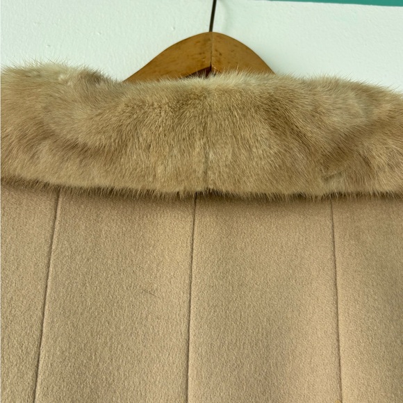 Vintage Baldwin Tan Wool Trench Coat  with fur collar. Classic ! - Picture 5 of 8